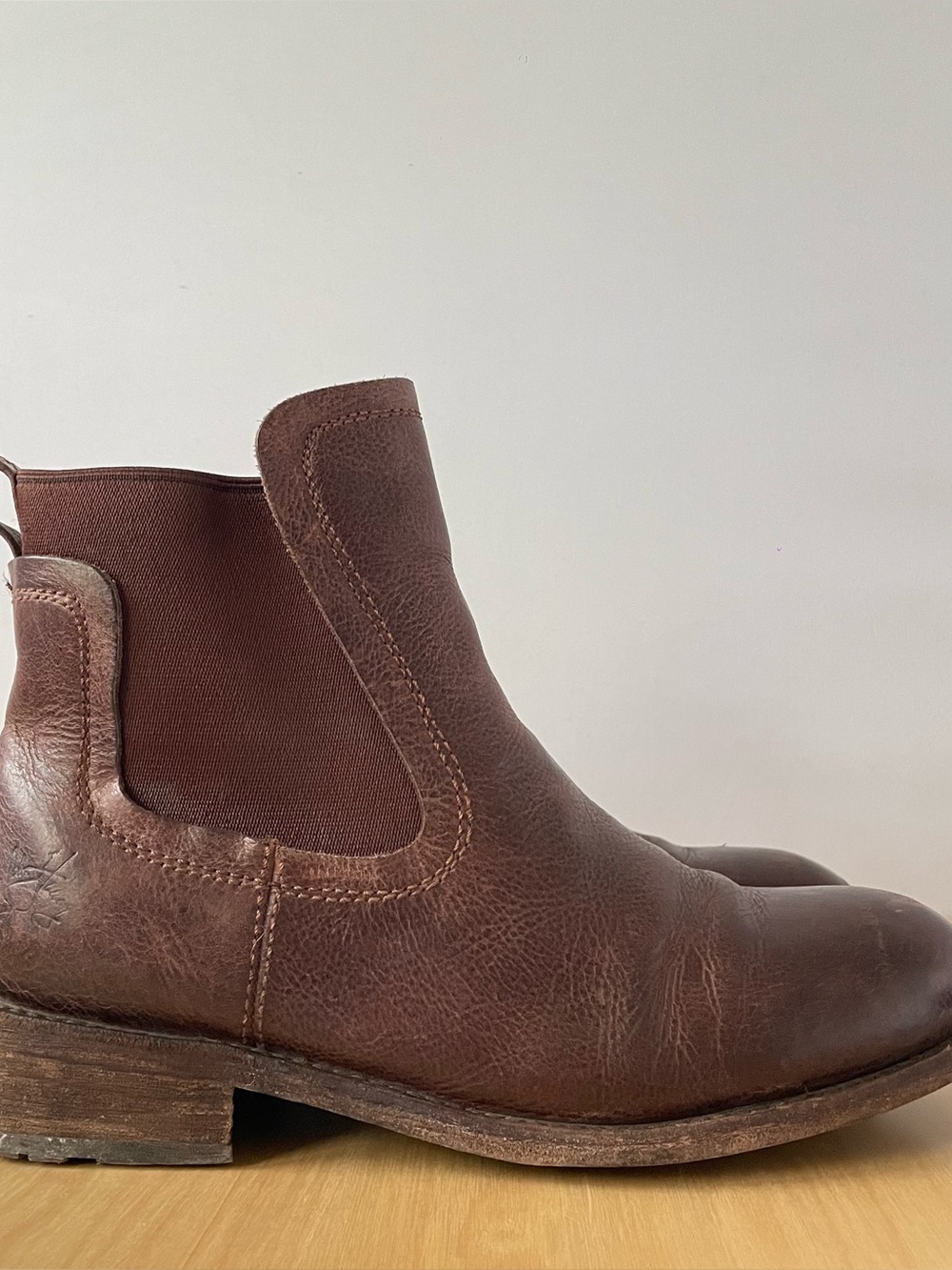John Fluevog Women’s Locke Leather Chelsea Boot | US 9